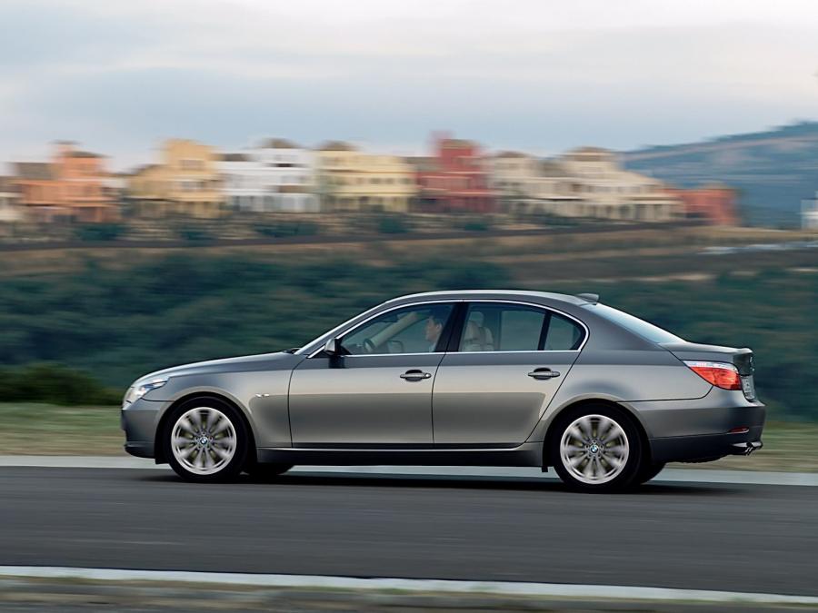  BMW 530i 2007 года  (фото 15 из 30)